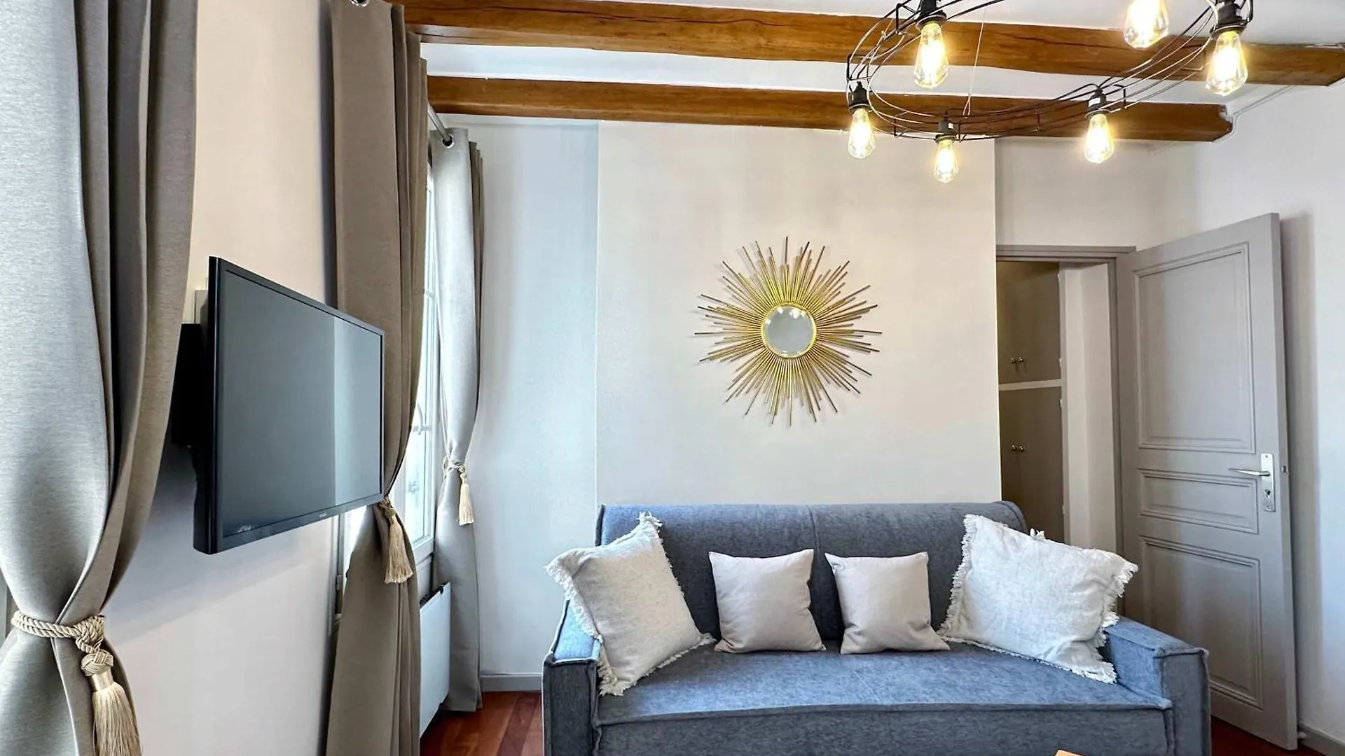 Eiffel Tower Gem Stylish & Unique Apartment Paris